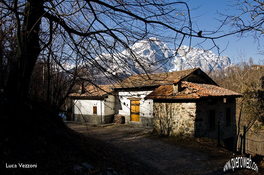 01-LA BAITA DEI FAGGI AD INIZIO PERCORSO.jpg